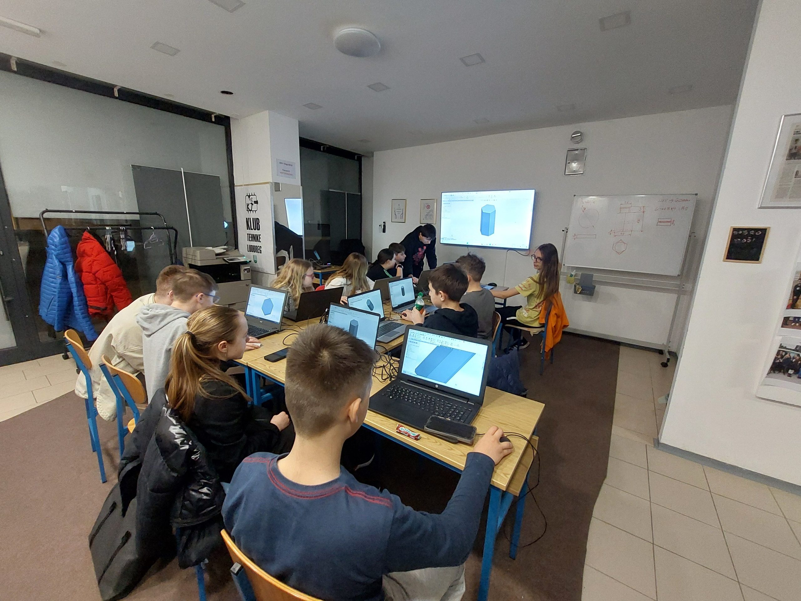 Djeca uče 3D printanje kroz praktičan rad
